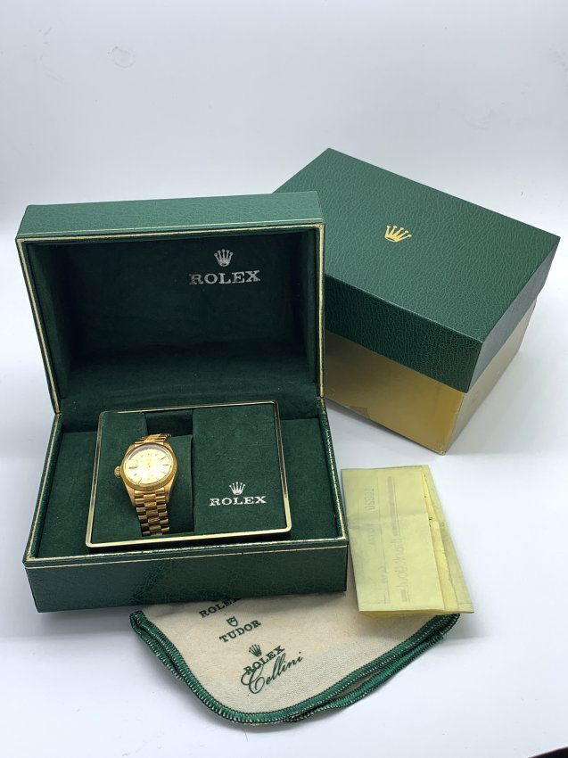 18kt Gold Oyster Perpetual Datejust Rolex Presidential: 18kt Gold Lady’s Oyster Perpetual Datejust Rolex Presidential w/ Box. Serial # 6689605, Model # 6917. From The Estate of a prominent Beverly Hills collector. THIS LOT IS LOCATED AND SHIPPING FROM CO