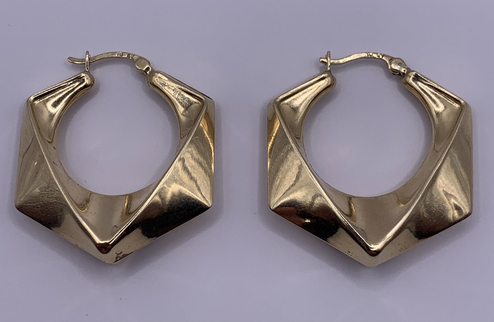 10kt Yellow Gold Hoop Earrings: 10kt Yellow Gold Hoop Earrings weighing ~3.8 grams. THIS LOT IS LOCATED AND SHIPPING FROM DELRAY BEACH, FL.