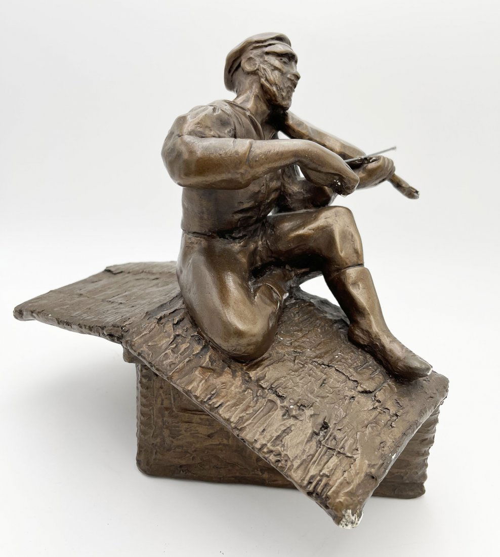 Leonardo Artworks Inc. Fiddler Plaster/Bronz-style: Leonardo Artworks Inc. Fiddler Plaster/Bronz-style metal overlay; 11" W x 7" D x 10" H, some minor chips present. This lot is located and shipping from FARMINGTON, CT.