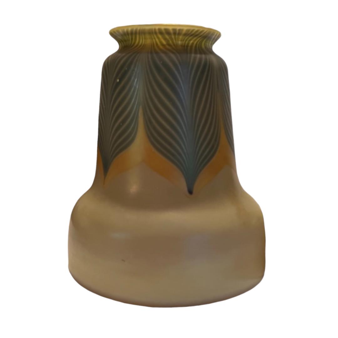 Quetzal Signed Art Glass Iridescent Pulld Feather Shade (1 of 5)