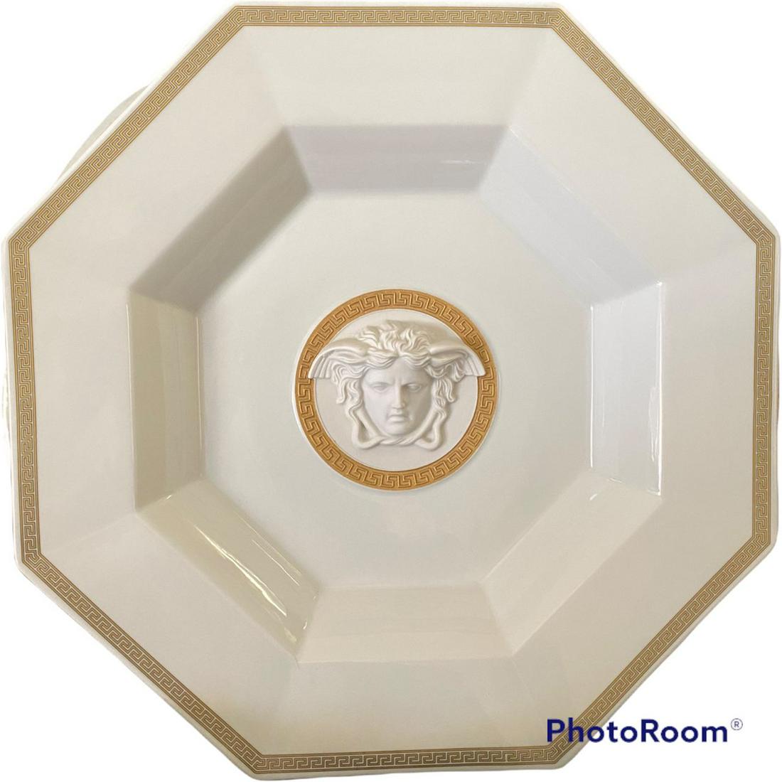Rosenthal Versace Gorgona 14" Bowl: Rosenthal Versace Gorgona Bowl 36 cmGorgona is a perfect example of Versaceâ€™s extravagance. It exudes classic elegance with a fresh, cool ambience, skillfully expressed in precious sophisticati