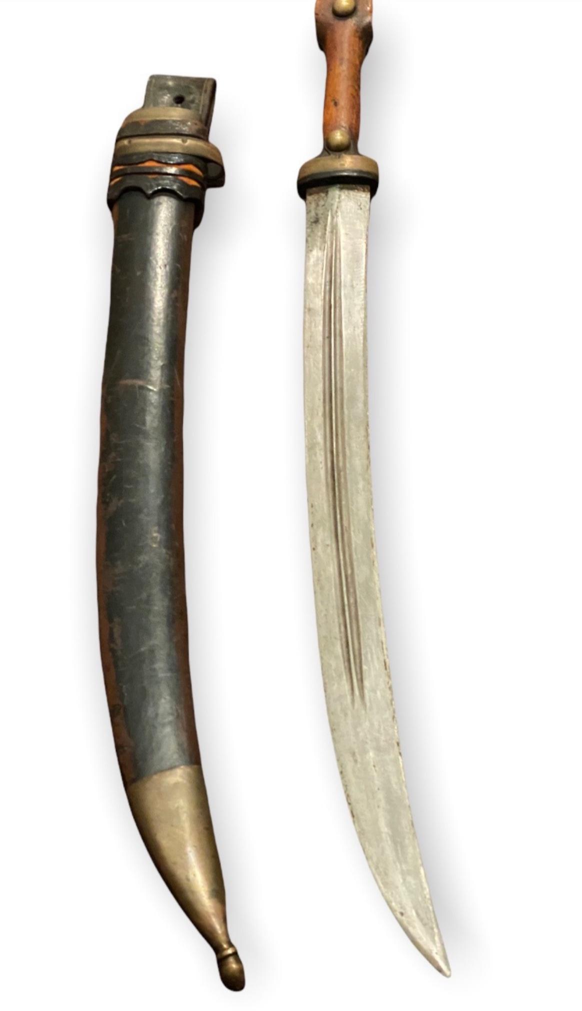 Russian WWI Bebut Kindjal Short Sword M1907 - Zlatoust 1917: Russian WWI Bebut Kindjal Short Sword M1907 - Zlatoust 1917This Russian short sword was made for the Russian Artillery by the Zlatoust Arms Factory in 1917. The â€œBebut” kindjal was officia