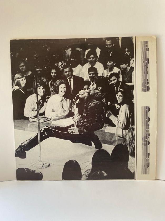 Elvis Presley - RARE MIS-LABEL "Memories"  x2 LP Unofficial Release (1 of 9)