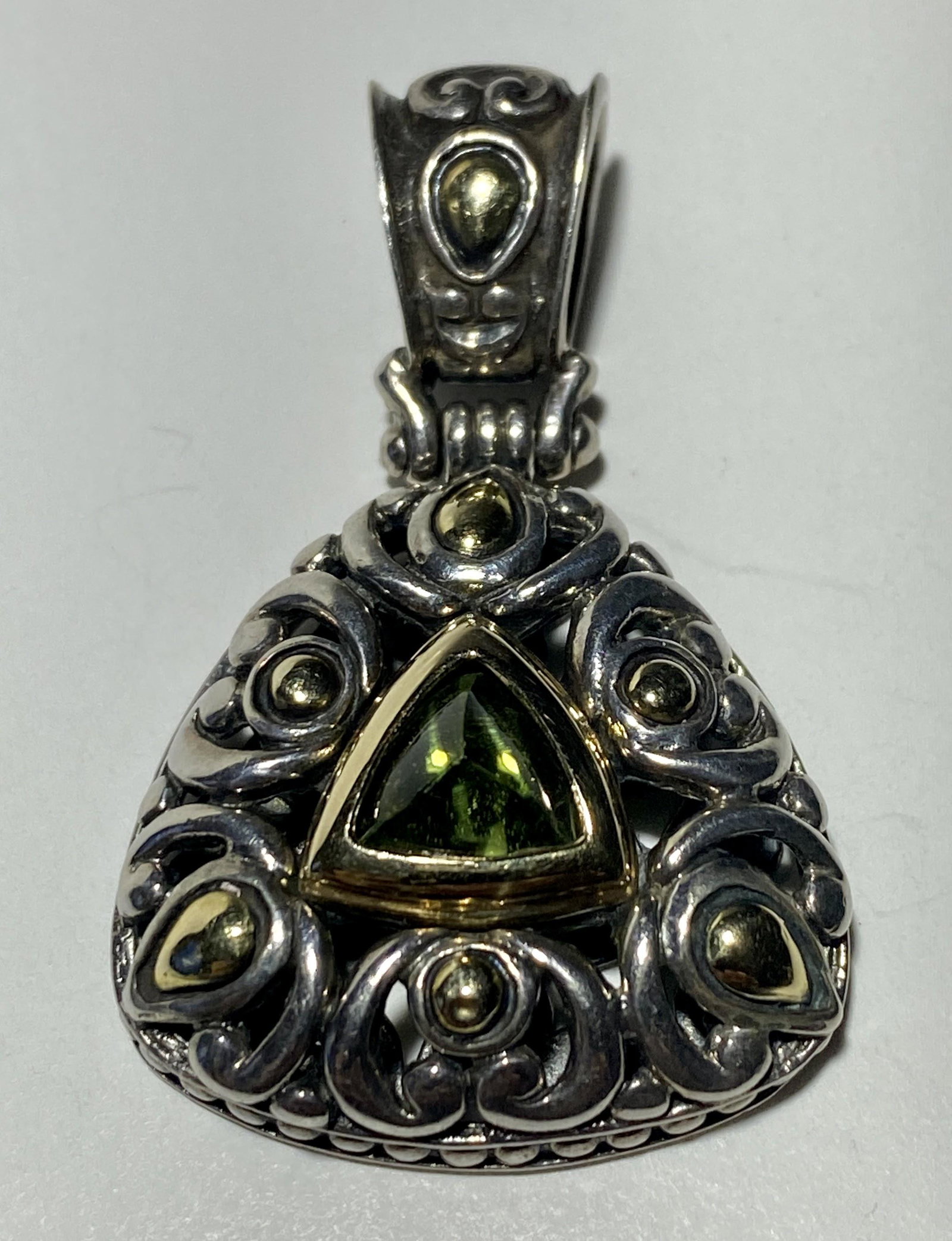 John Hardy Pendant wit Green Stone (1 of 3)