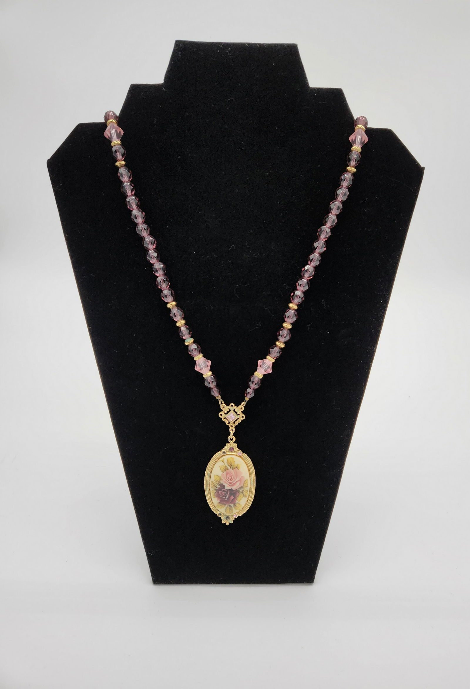 1928 Cameo Flower Necklace (1 of 4)