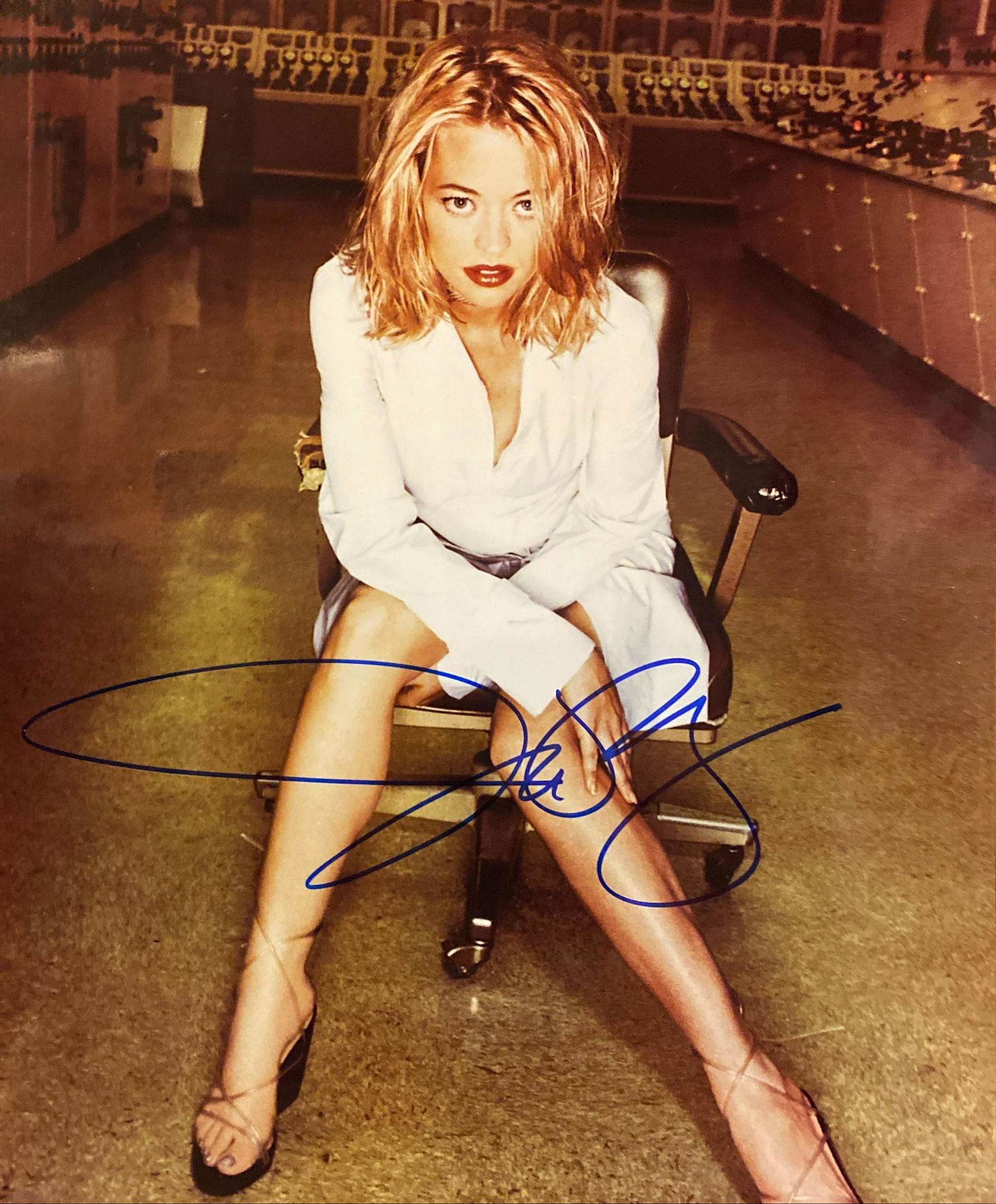 Jeri Ryan signed photo (1 of 1)