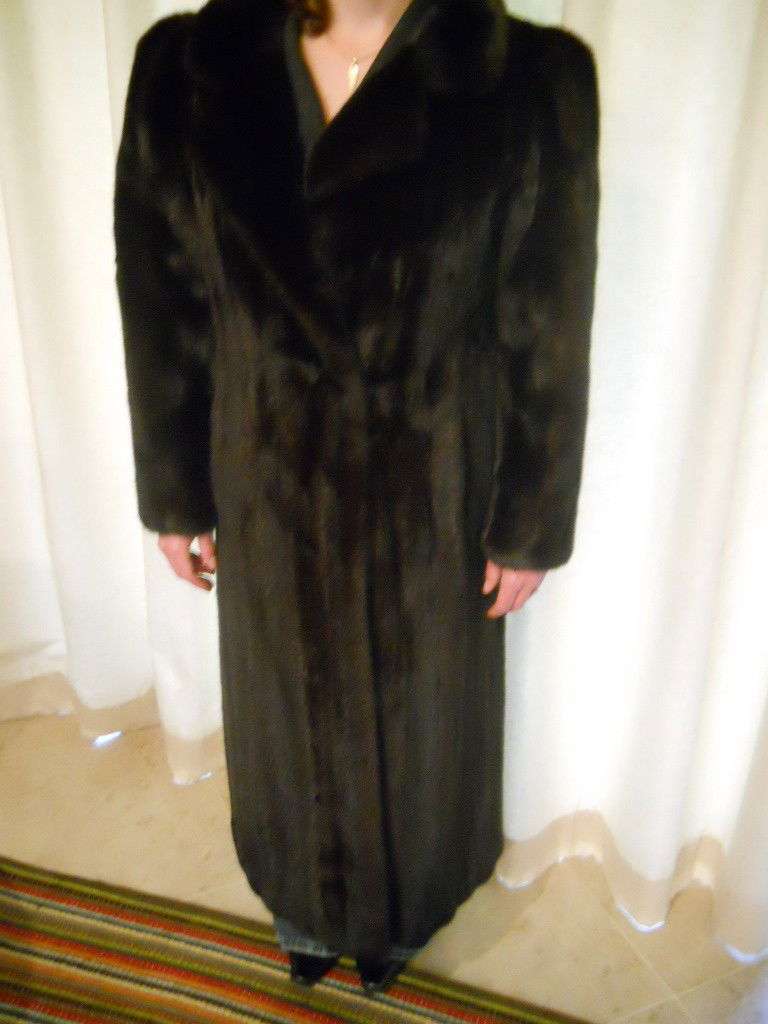 NEIMAN-MARCUS (GALANOS) DARK MINK FUR COAT: FROM THE GENE RODDENBERRY FAMILY ESTATE Dark Mink Full length fur coat Approx 50"long and 19"shoulder to shoulder