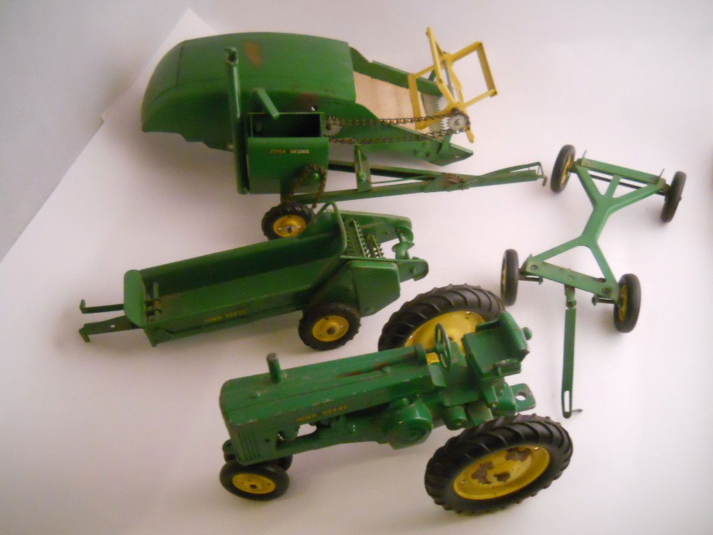 VINTAGE TOYS, JOHN DEERE TRACTOR SET, 4pc.: John Deere tractor set, 4 piece Tractor is approx 8"Long x 5"Tall x 4.5"Wide at the wheels, 1.25"Wide at the Front end The spreader is approx. 10"Long x 3.5"Wide at the wheels, 2.25"Wide at the Front