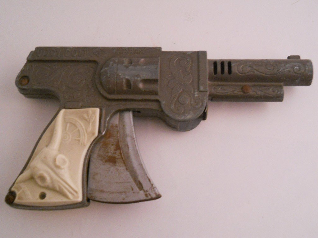 VINTAGE TOY, CODY COLT GUN: Cody Colt vintage toy gun Approx. 7.5"Long x 4"High x 1.25"Wide