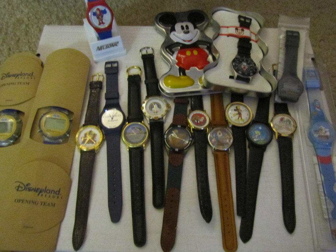 16 DISNEY WATCH LOT: 16 DISNEY WATCH LOT. INCLUDES LIMITED EDITION GOOFETEER #178/860, LIMITED EDITION ROCKETEER #1498/1500, MICKEY MOUSE, GOOFY, AND MANY MORE CELEBRATING DISNEY'S ATTRACTIONS AND RESORTS.