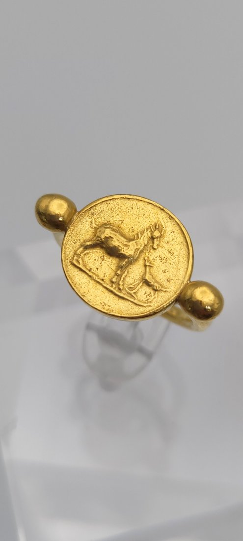 22k Helen Woodhull signet style ring (1 of 5)