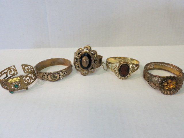 VINTAGE JEWELRY, GOLD TONE,VICTORIAN BRACELETS LOT: VINTAGE GOLD TONE, JEWELED, BRACELETS LOT. CAMEO STYLE, COLORED STONES, VINTAGE JEWELRY BRACELET CUFFS