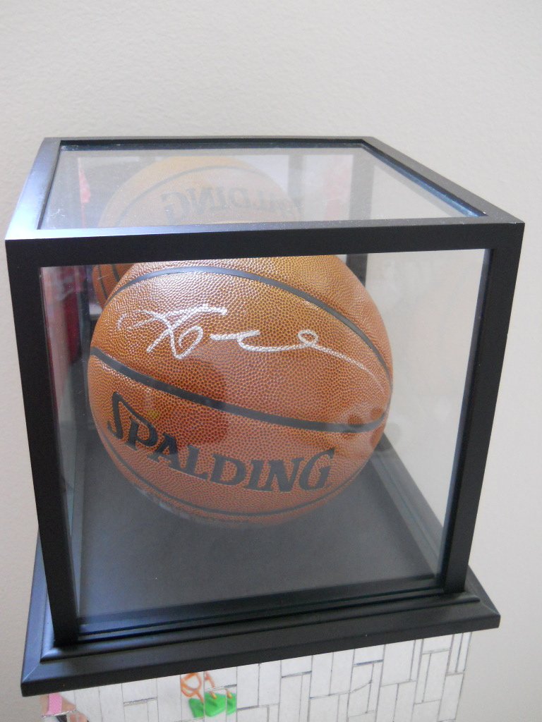 KOBE BRYANT SIGNED BASKETBALL/MAGIC JOHNSON JERSEY: SIGNED BASKETBALL KOBE BRYANT,COA DISPLAYED IN PLEXI GLASS COVERED SHADOW BOX MAGIC JOHNSON JERSEY LOS ANGELES LAKERS #32,AUTHENTIC LAKERS Large