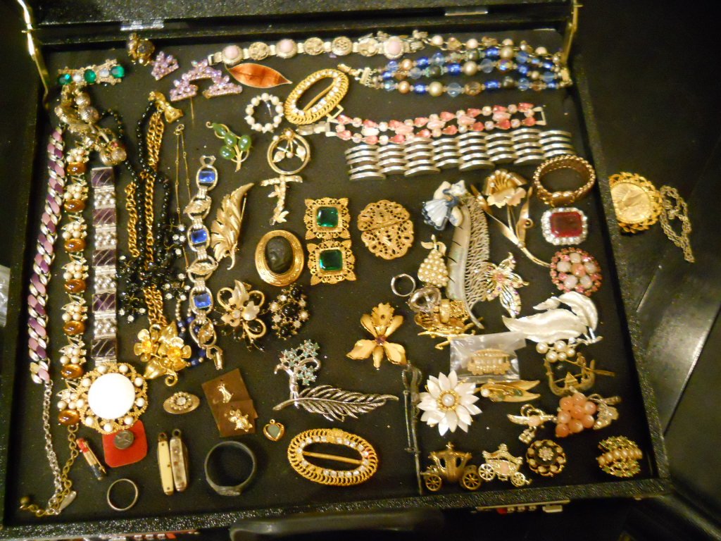 HUGE VINTAGE JEWELRY LOT,RHINESTONES,SIGNED,: SEVERAL BRACELETS,PINS, SOME SIGNED PURPLE RHINESTONES,OLD BEADED JEWELRY STERLING, MISC..