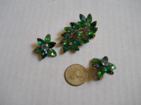 VINTAGE CORO JEWELRY LOT SIGNED, EARRING,BROOCH: VINTAGE JEWELRY LOT, EARRING, BROOCH,RHINESTONE SIGNED CORO GREEN RHINESTONES
