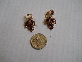 VINTAGE FLORENZA,RED,RHINESTONE,CLIP,EARRINGS,SIGN: 1960 VINTAGE Florenza Red Rhinestone Clip Earrings gold finish glass stones