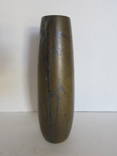 JAPANESE ANTIQUE BRASS VASE SIGNED 20TH CENTURY: ETCHED JAPANESE SIGNED BRASS VASES WITH BAMBOO ETCHING CIRCA 20TH CENTURY MEASURES 9'' INCHES