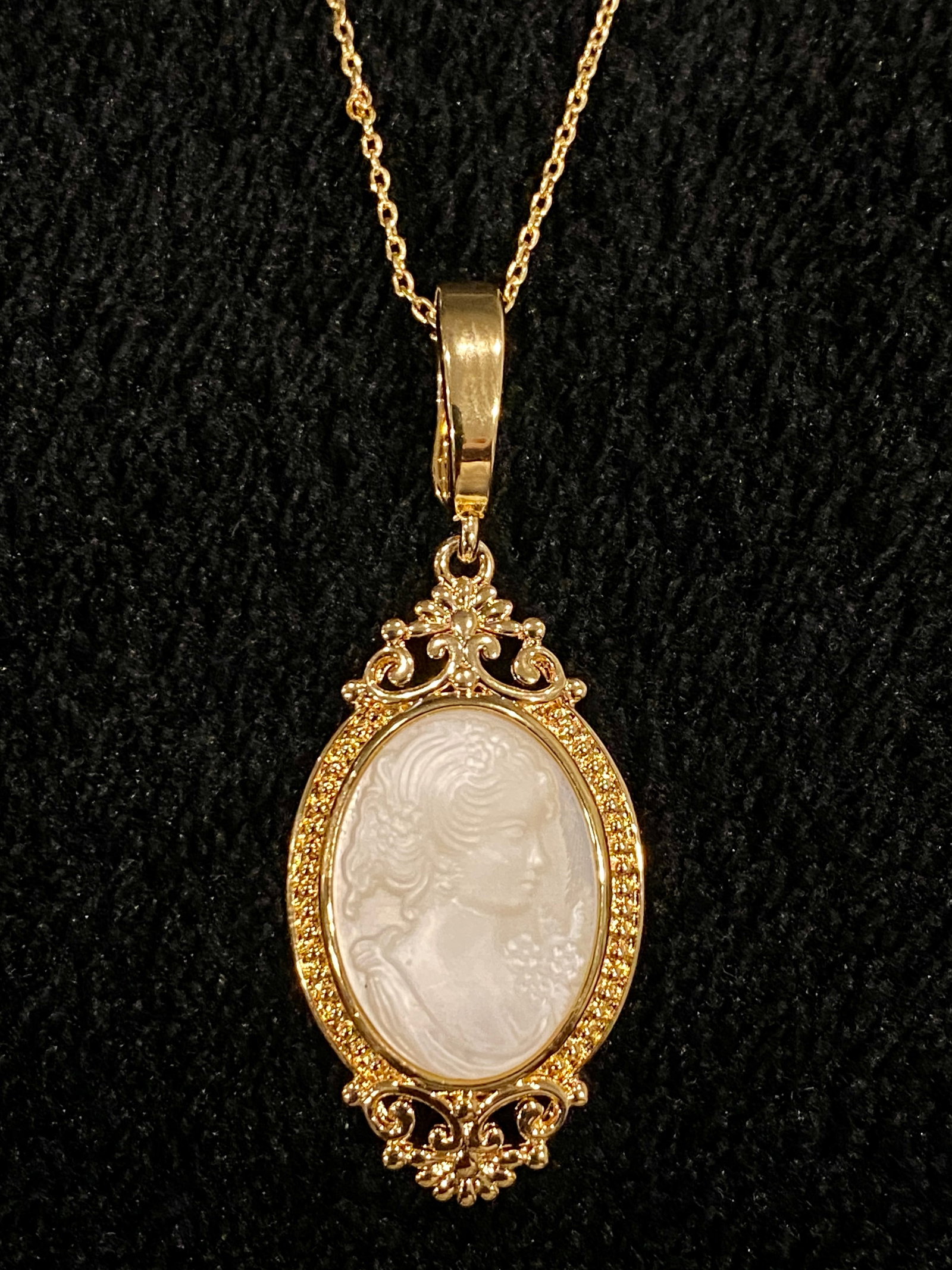 Mother Of Pearl Cameo 18k Gold Over Brass Enhancer W/ 26.5" Chain: Mother Of Pearl Cameo 18k Gold Over Brass Enhancer W/ 26.5" Chain. Measures Approximately 1.80"L x 0.70"W. 6mm Bail. Lobster Claw Clasp W/ 2" Extender. Metal Weight3.29 g. SHIPS FROM AUSTIN, TX.