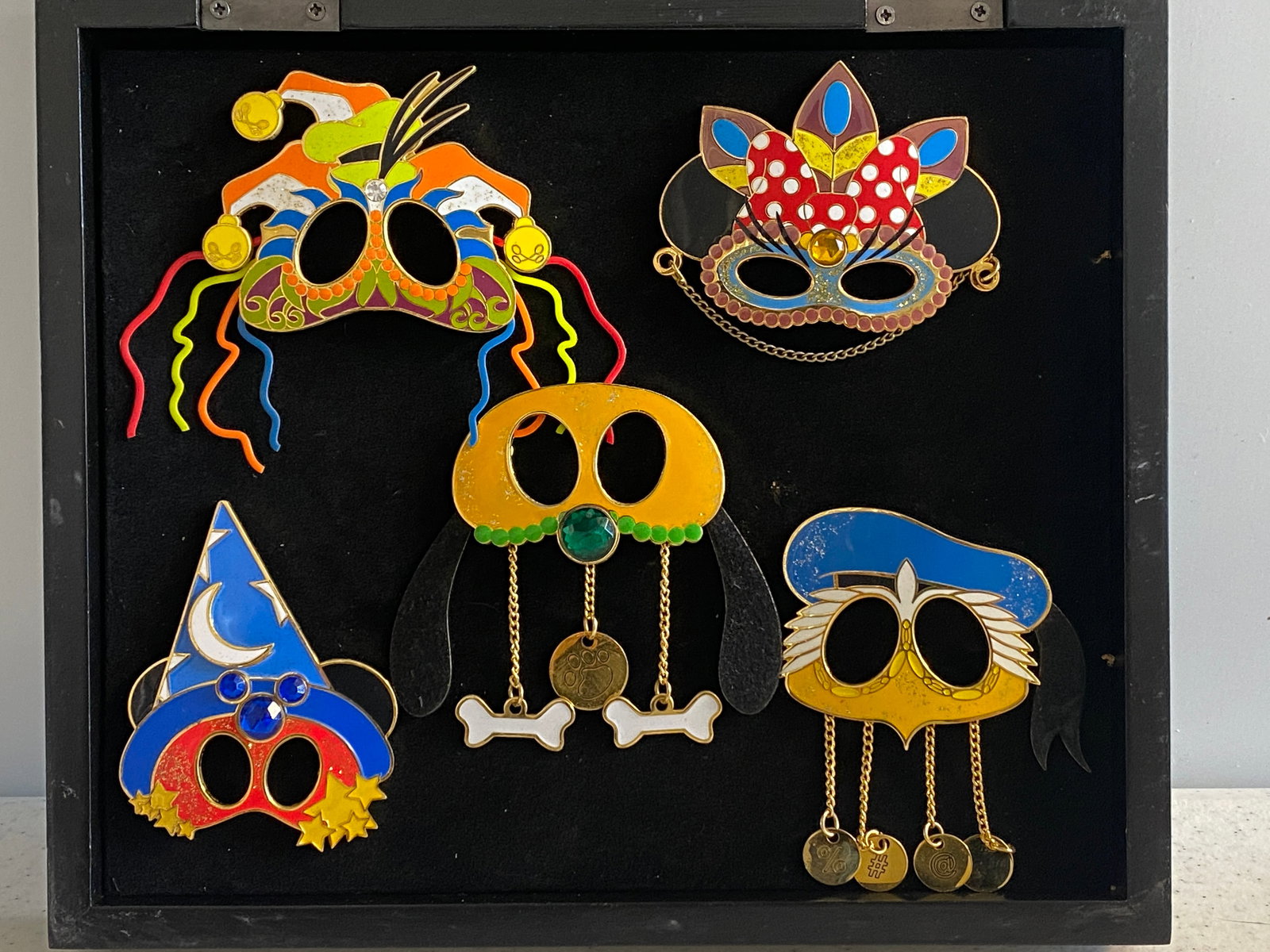 Disney WDW - Mickey's Parti Gras (Masked Pin Boxed Set) (1 of 3)