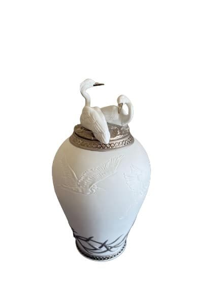 Lladro Porcelain Figurine "Herons Realm Covered Vase (Re-Deco)" - Porcelain Hand Made in Spain: Lladro Porcelain Figurine "Heros Realm Covered Vase (Re-Deco)"- Porcelain hand made in Spain. With Original Box. With Original Box. Size: 11.75 Inches Tall x 6.75 Inches Wide x 6.75 Inches Deep. About