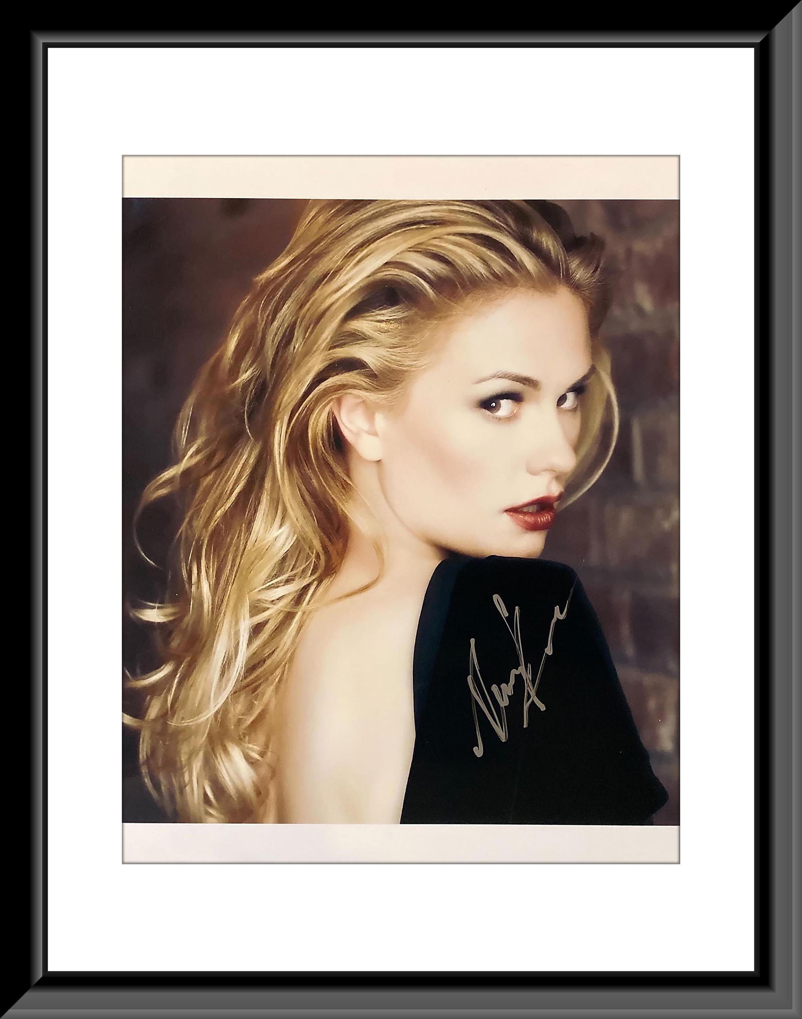 Anna Paquin signed Photo: Anna Paquin signed Photo. 8x10 inches. Anna HŽlne Paquin is a New Zealand-Canadian actress. She made her acting debut portraying Flora McGrath in the romantic drama film The Piano, for which she won