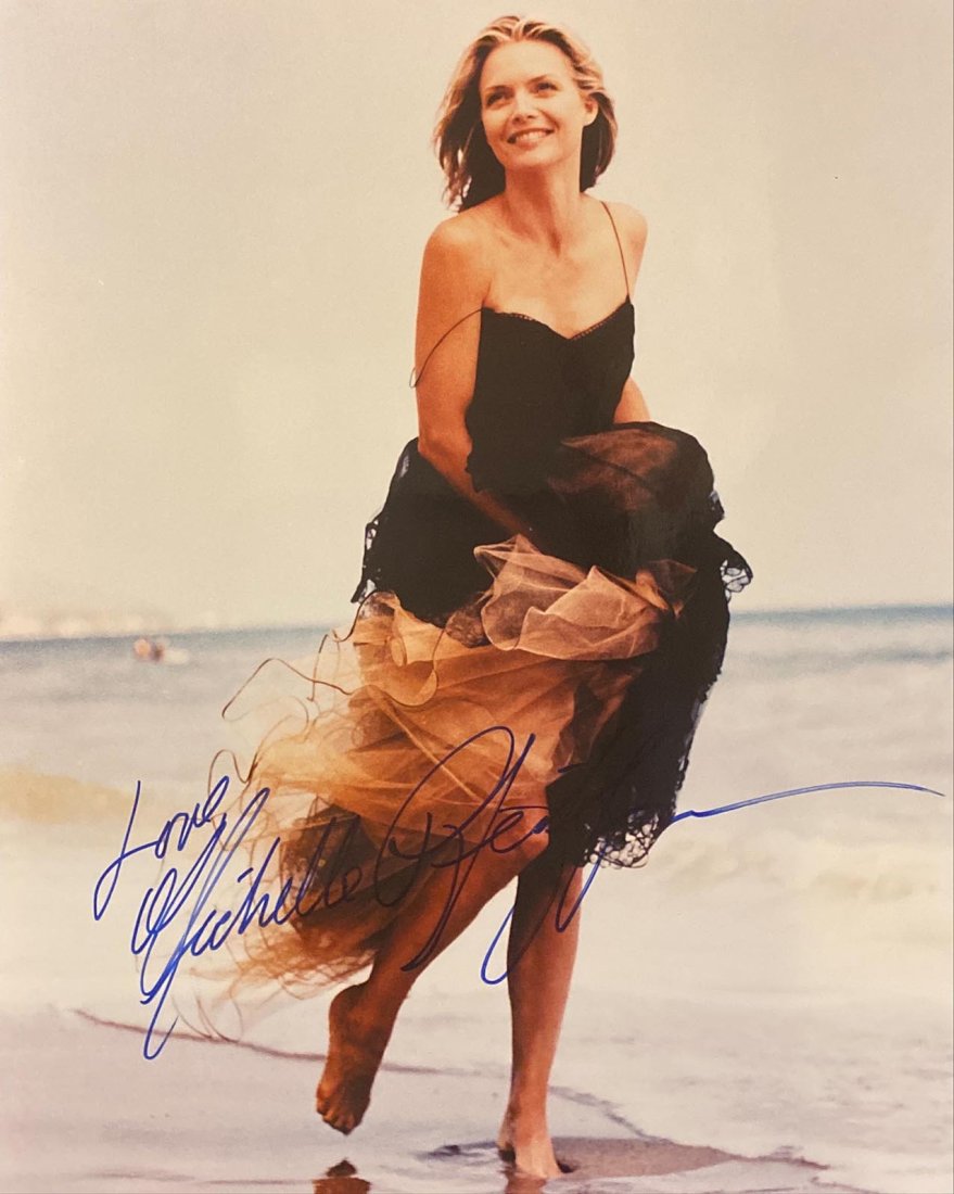 Michelle Pfeiffer Signed Photo. GFA Authenticated (1 of 1)