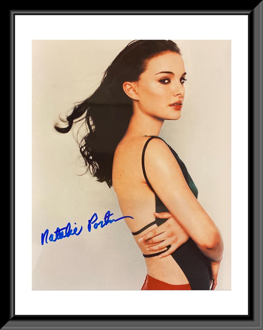 Natalie Portman Signed Photo. GFA Authenticated (1 of 1)