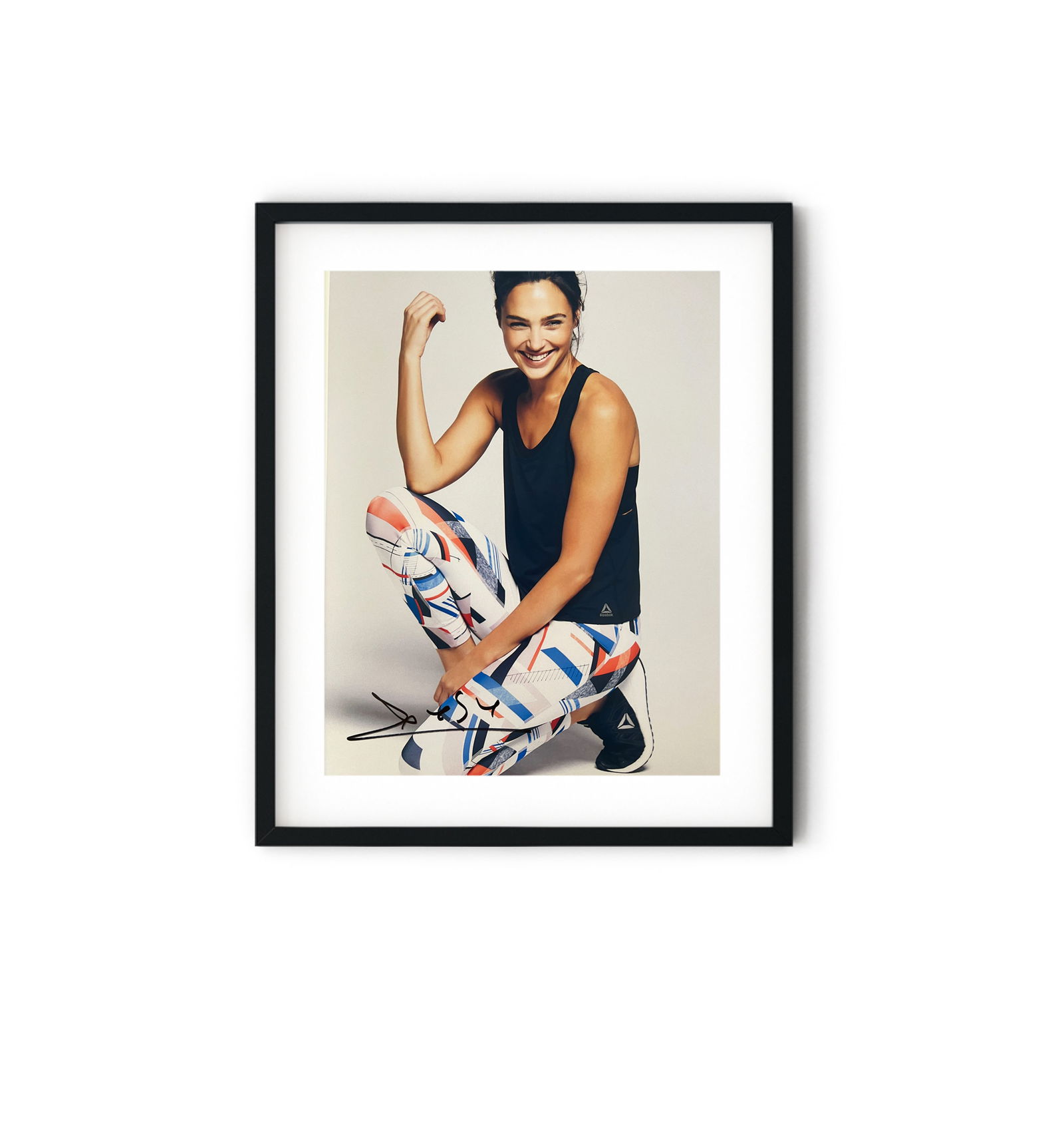 Gal Gadot signed Photo (1 of 1)