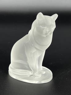 Crystal Glass Seated Cat Lalique Style, Late 20th Century: Crystal Glass Seated Cat, Lalique Style. Late 20th Century. 4"H. SHIPS FROM LAS VEGAS, NV.