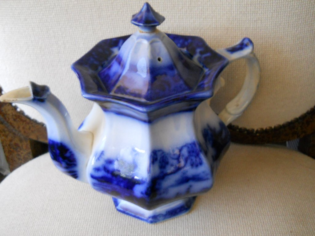 ANTIQUE FLOW BLUE TEA POT ,9 INCHES: FLOW BLUE ANTIQUE TEA POT STANDS APPROX 9 INCHES TALL
