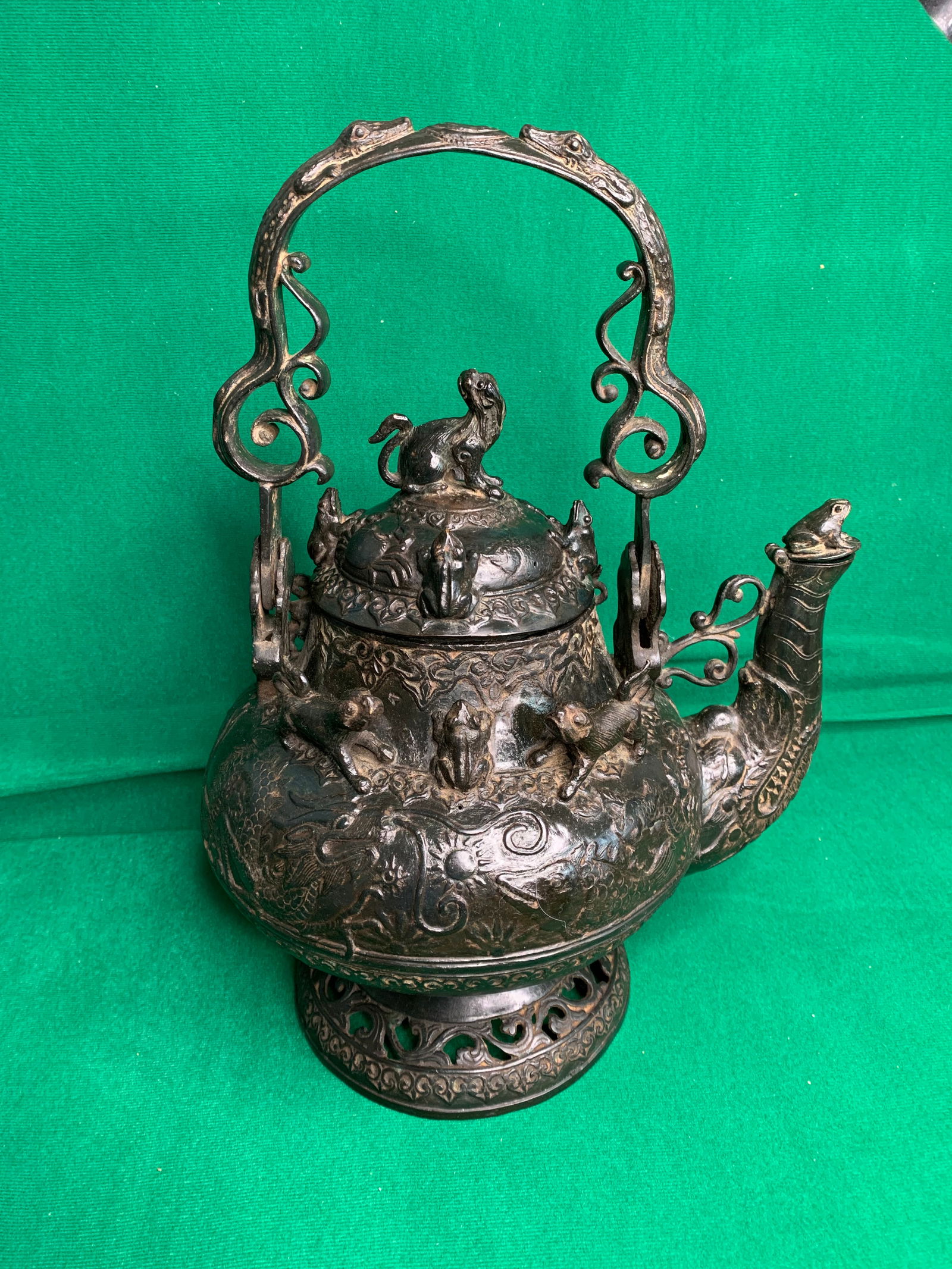 Oriental Cast Bronze Ritual Kettle (1 of 12)