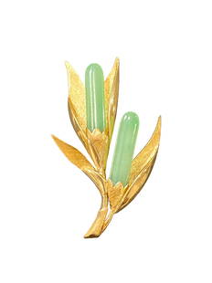 14 Karat Gold Cats Tail Brooch with Jade: This 14 karat yellow gold brooch is in the floral design of a pair of cats tails. The gold leaves have mixed textures of high polish and Florentine finish. The polished apple green nephrite jade