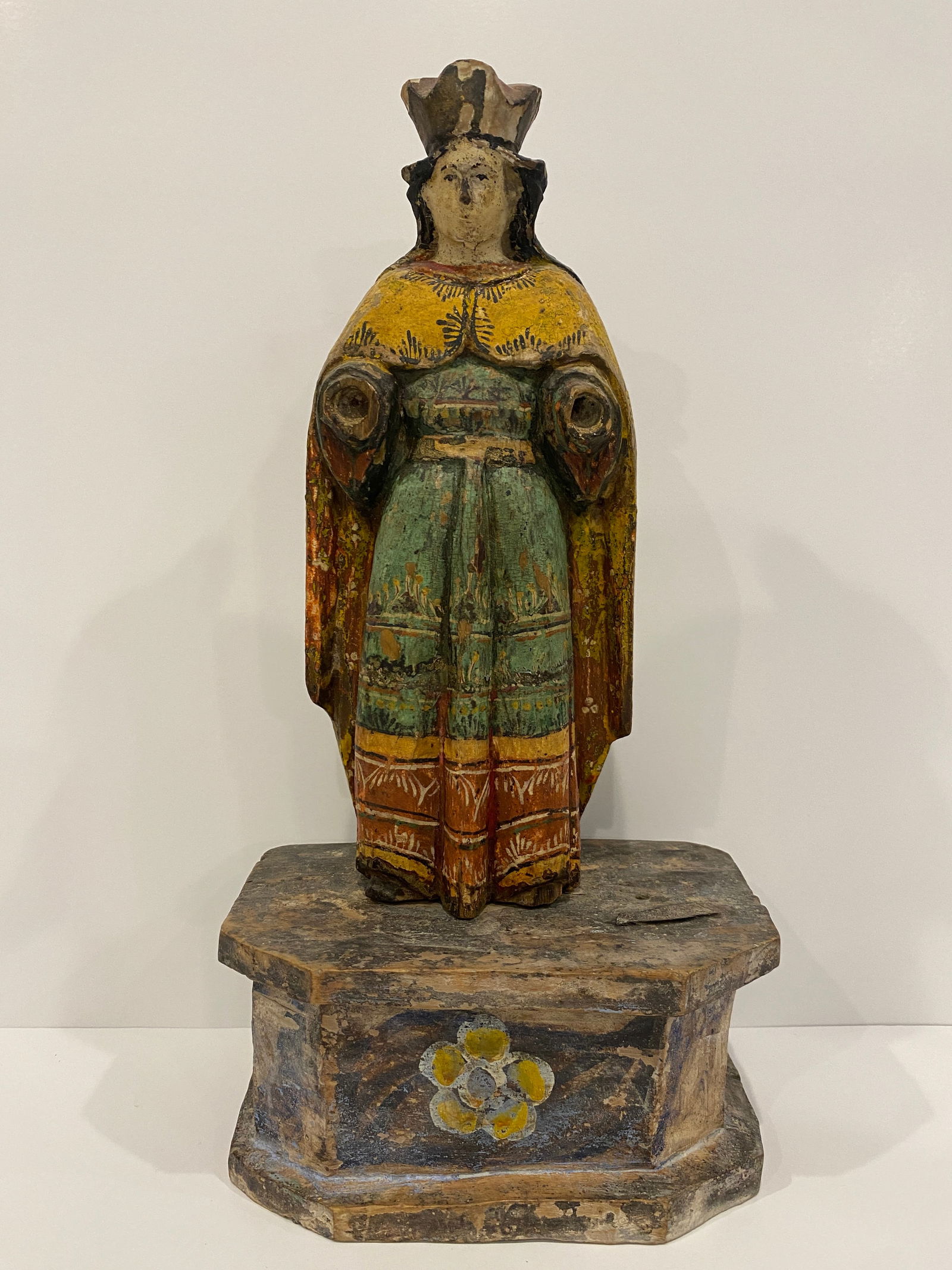 Crowned Saint / Santos Religious Statue (1 of 4)