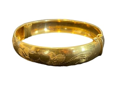 18 Karat Gold 12.31 mm Wide Hinged Bangle Bracelet with Etched Vine Design (1 of 3)