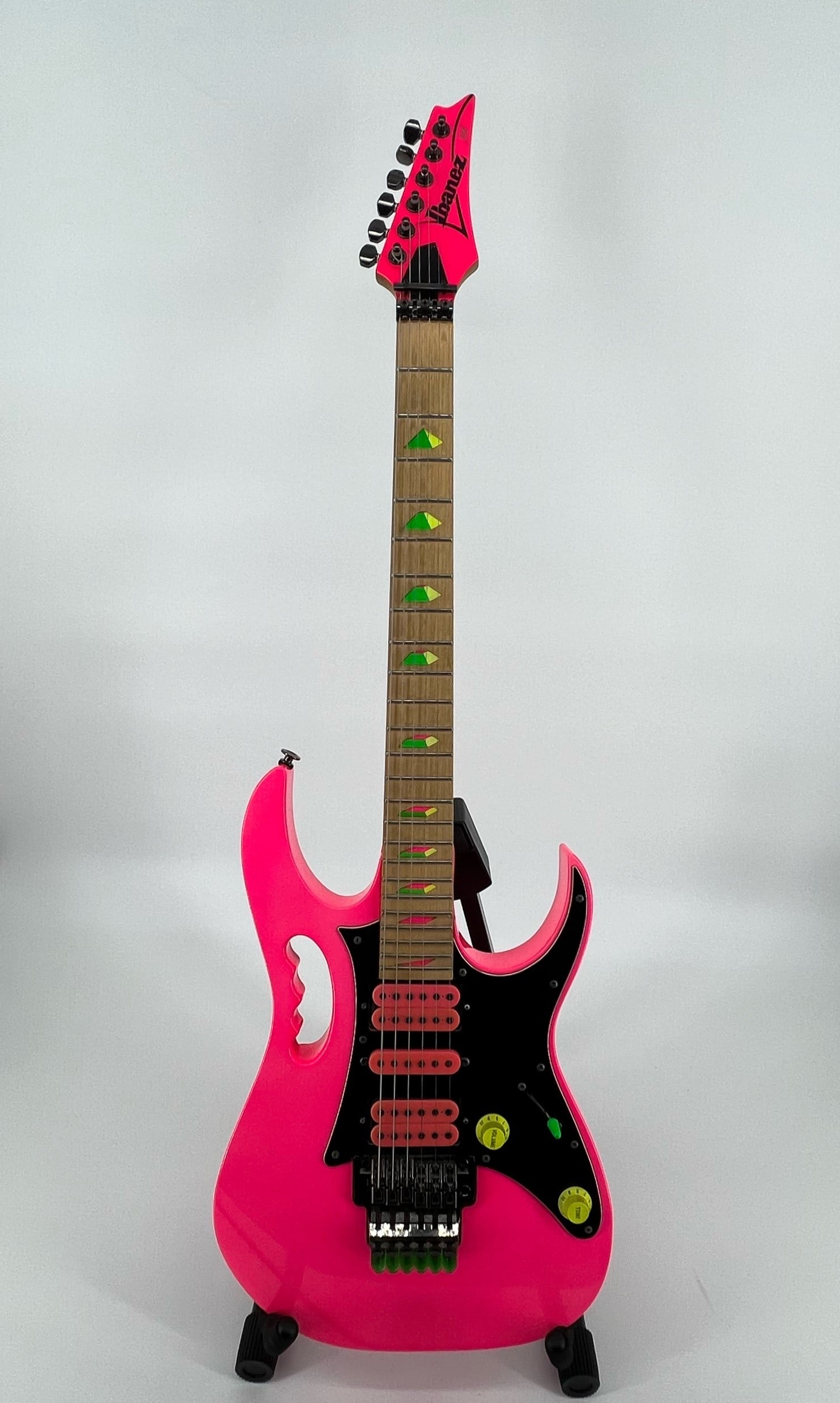 1987 Ibanez Jem 777 (Steve Vai Model) Electric Guitar (1 of 7)