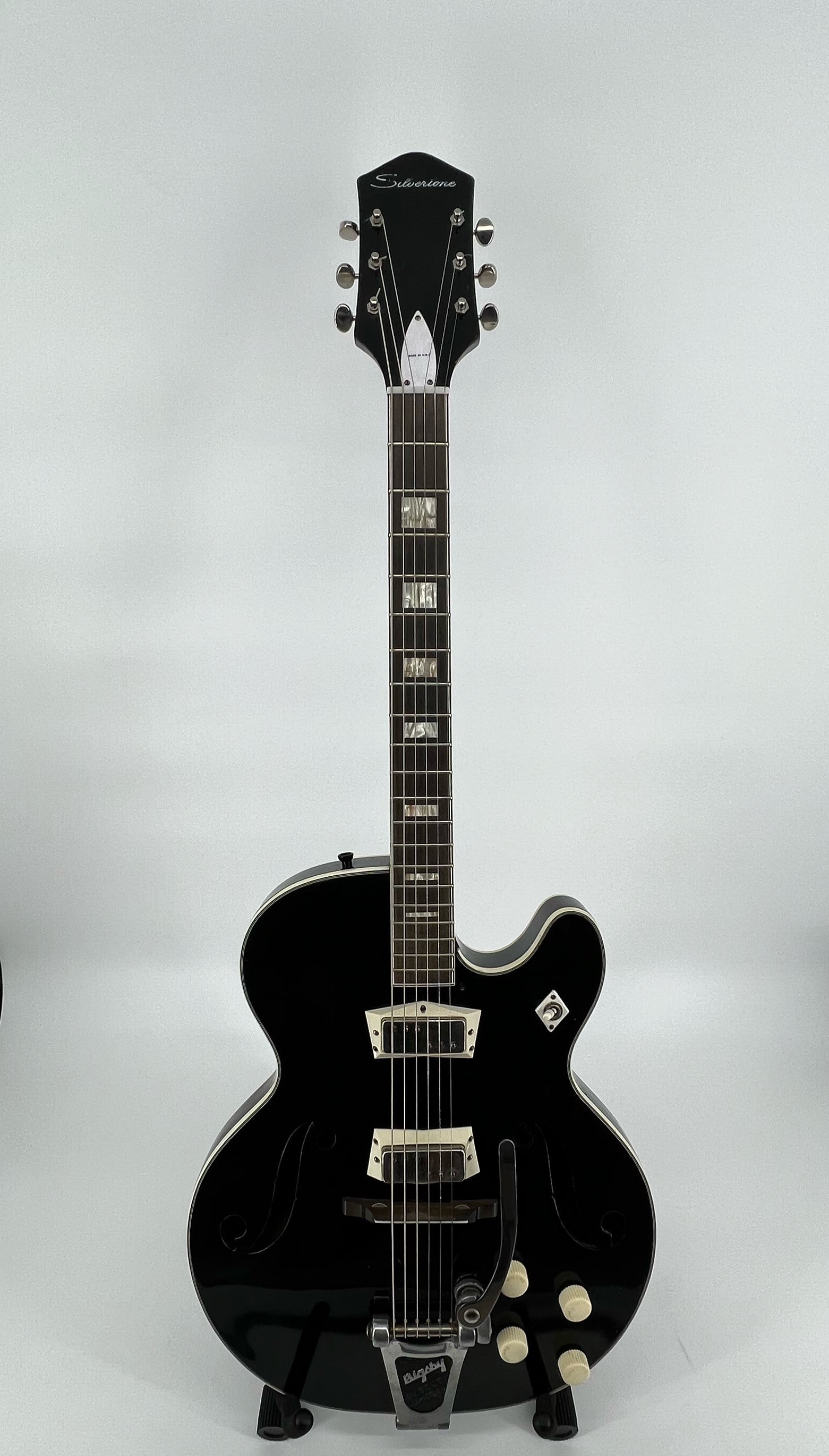 1964 Silvertone Bigsby Model 1446 Electric Guitar (1 of 7)