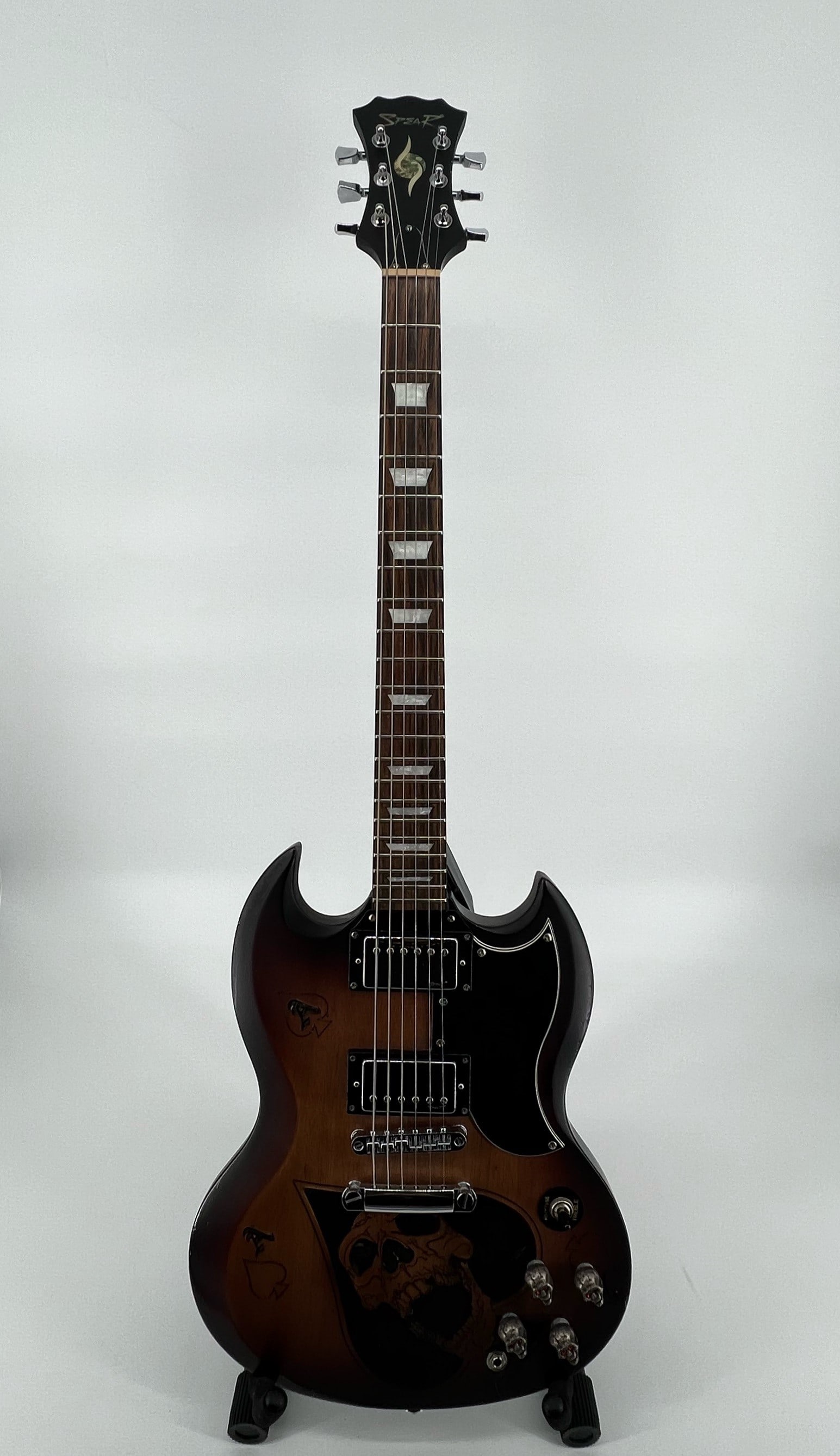 Spear S100 Electric Guitar: Spear S100 Electric Guitar, comes with Gibson hard case, damaged looking clasp area. Shipping from Las Vegas, NV. #114