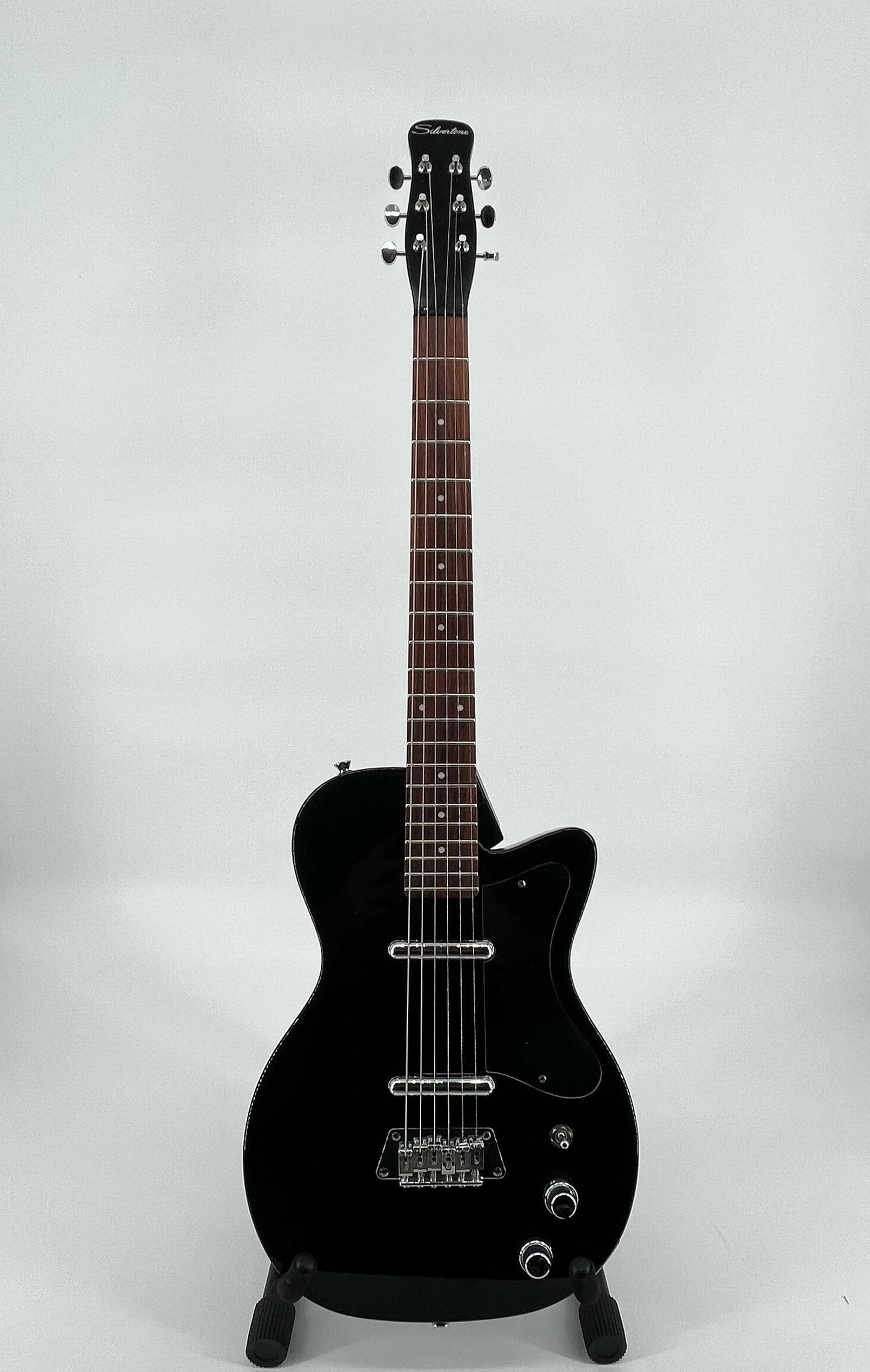 Silvertone 1303/U2 1956 Reissue Electric Guitar: Silvertone 1303/U2 1956 Reissue Electric Guitar, comes with hard case. Shipping from Las Vegas, NV. #142