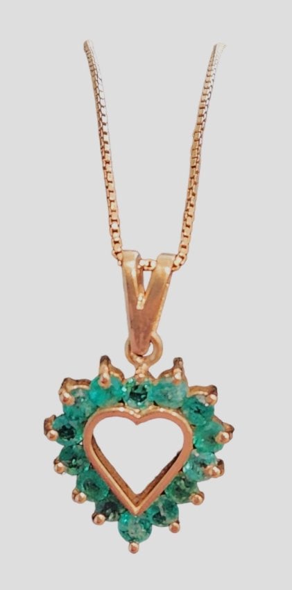 18K Emerald Columbian Heart Pendent on 18k Chain: Beautiful approx 1" Heart Shaped Pendant Lined with Emeralds on a approx 17" necklace. Approx 3.8g. Shipping from Orange County, CA. FW