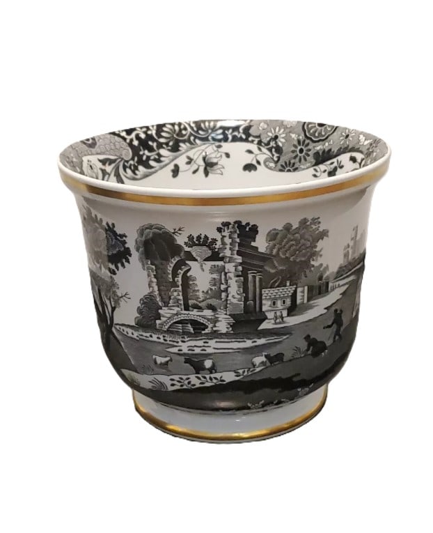 Copeland Spode Italian Vase: Copeland Spode Italian Vase A beautiful porcelain vase by Copeland in black and white with gold accents titled. This stands 5 3/4"" tall, and 6 1/4" wide. It was produced in England in 1949. It is in