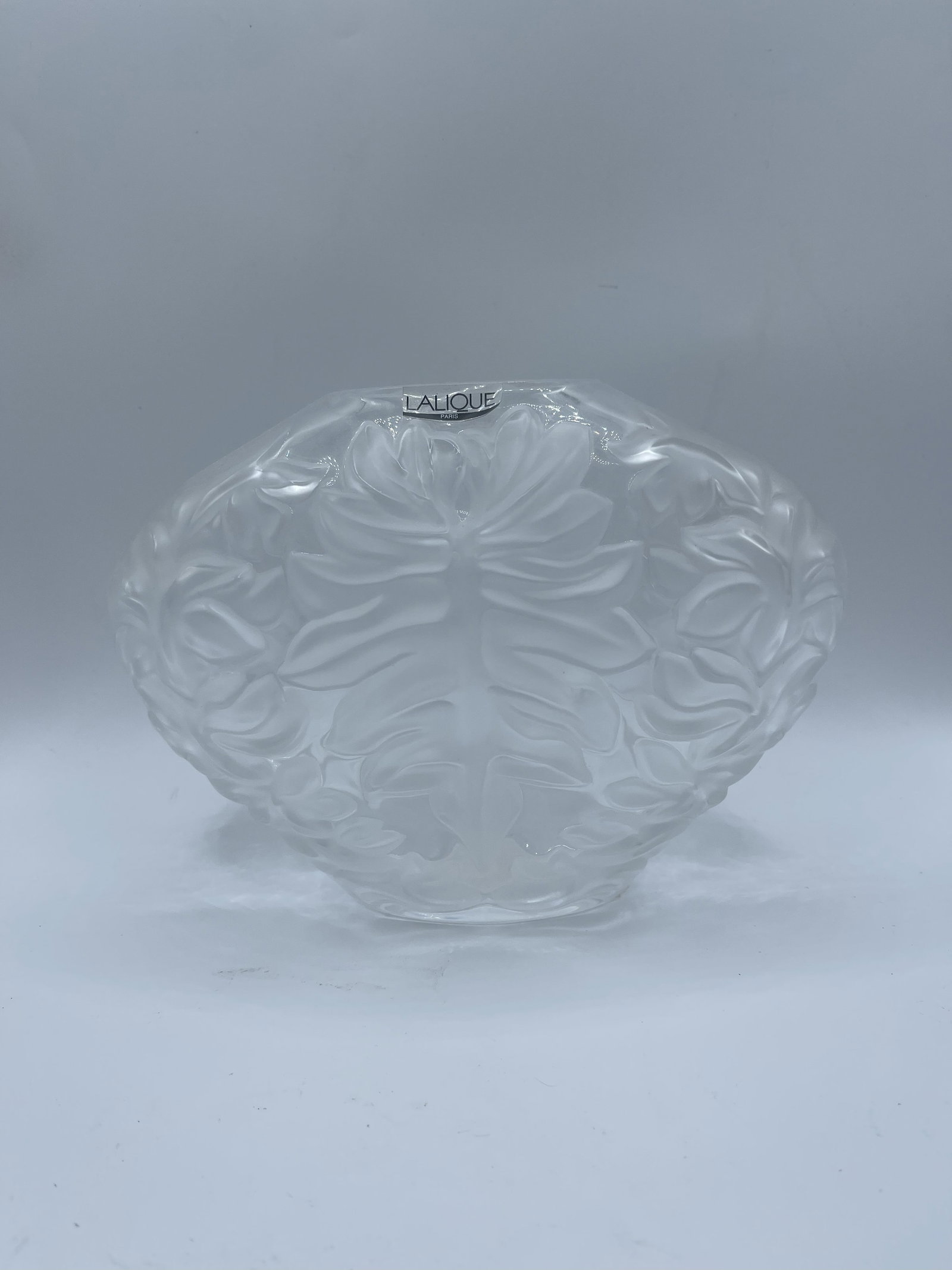 Lalique Crystal Vase - Mahe Claire Palm Leaf: Lalique Crystal Vase - Mahe Claire Palm Leaf Lalique is a French luxury glassmaker, established in 1888 by famed glassmaker and jeweler Rene Lalique. The brand gained prominence in the early 20th cent