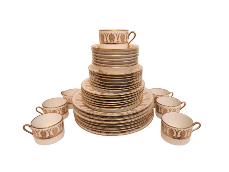 Richard Ginori Pompei Gold Porcelain 7 Place Settings: Richard Ginori Pompei Gold Porcelain 7 Place Settings Set of 7 Richard Ginori Pompei porcelain place settings, each consisting of 5 pieces. Features intricate gold detailing with a classical Italian m