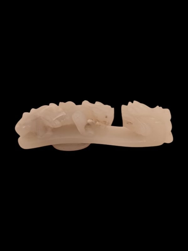 Chinese Qing Dynasty Hand-Carved Jade Dragon Belt Hook: Chinese Qing Dynasty Hand-Carved Jade Dragon Belt Hook A meticulously hand-carved jade belt hook depicting a dragon motif, originating from the Qing Dynasty period. This exquisite piece exemplifies th