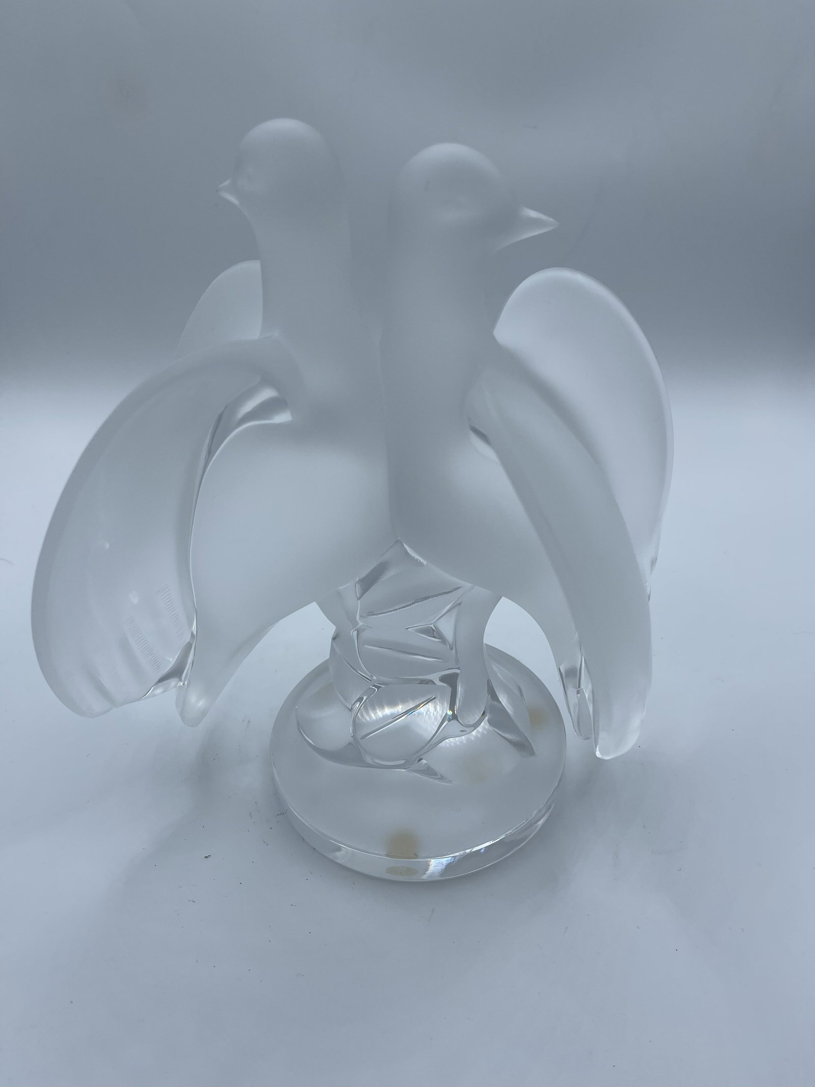 Lalique Crystal Ariane Doves Sculpture: Lalique Crystal Ariane Doves Sculpture Lalique is a French luxury glassmaker, established in 1888 by famed glassmaker and jeweler Rene Lalique. The brand gained prominence in the early 20th century fo