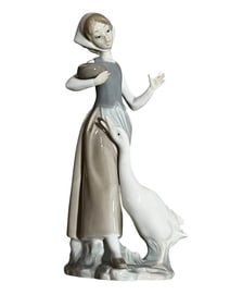Lladro Girl with Goose Porcelain Figurine (1969-1999)