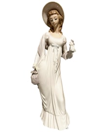 Lladro Dainty Lady Porcelain Figurine