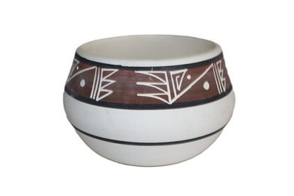 Yolanda T. Nez, Navajo Pottery Bowl, Signed, Pottery, Native American, Tribal Art, Clay Pigment