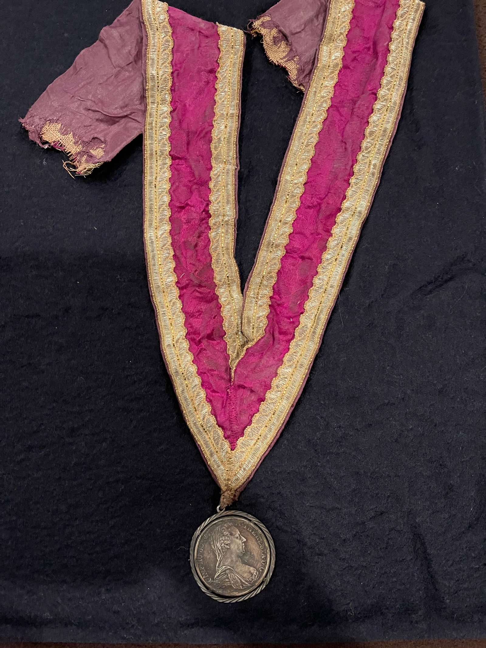 Maria Theresa Thaler coin with Masonic Collar in Display Case (1 of 5)