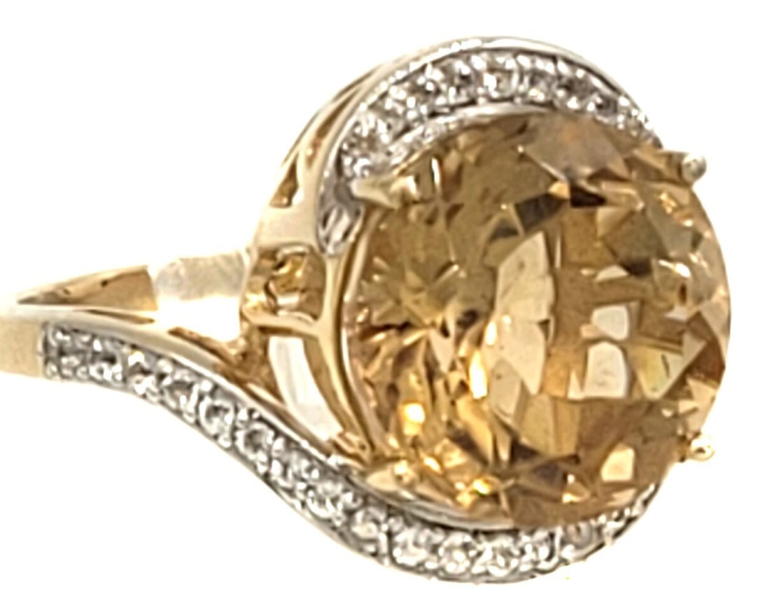 Genuine Champagne Quartz 18k Yellow Gold/Sterling Silver Ring Size 8: Ring Genuine Champagne Quartz 18k Yellow Gold/Sterling Silver Ring Size 8/Ships from Newport Beach,CA