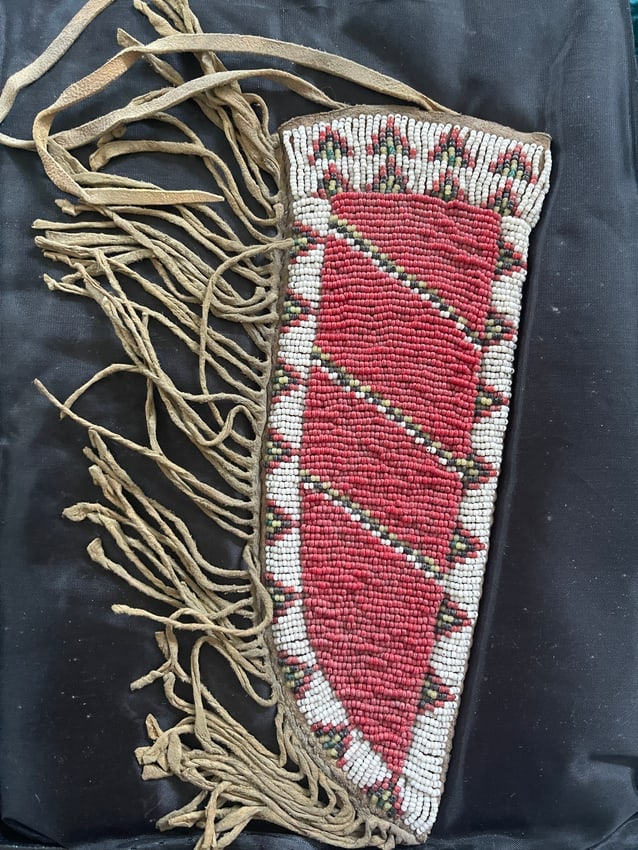 Native American Sioux beaded hide Knife Sheath (1 of 4)